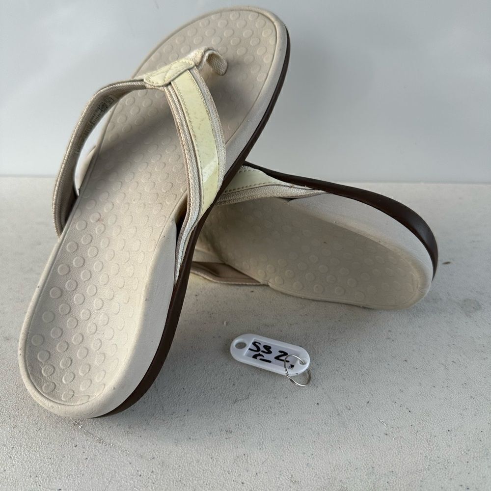 Vionic Women’s Size 7. 44TideIITVW1002 Yellow Gray Toe Post Sandals Thongs